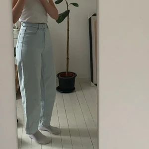 Balloon jeans🎈 - Balloon jeans i en väldigt fin ljusblå färg💙  Hyfsat fräscht skick! Köpare står för frakt💖