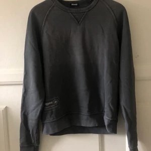 Blauer tröja  - Näst intill oanvänd  Något cropad Nypris 1200, strl S