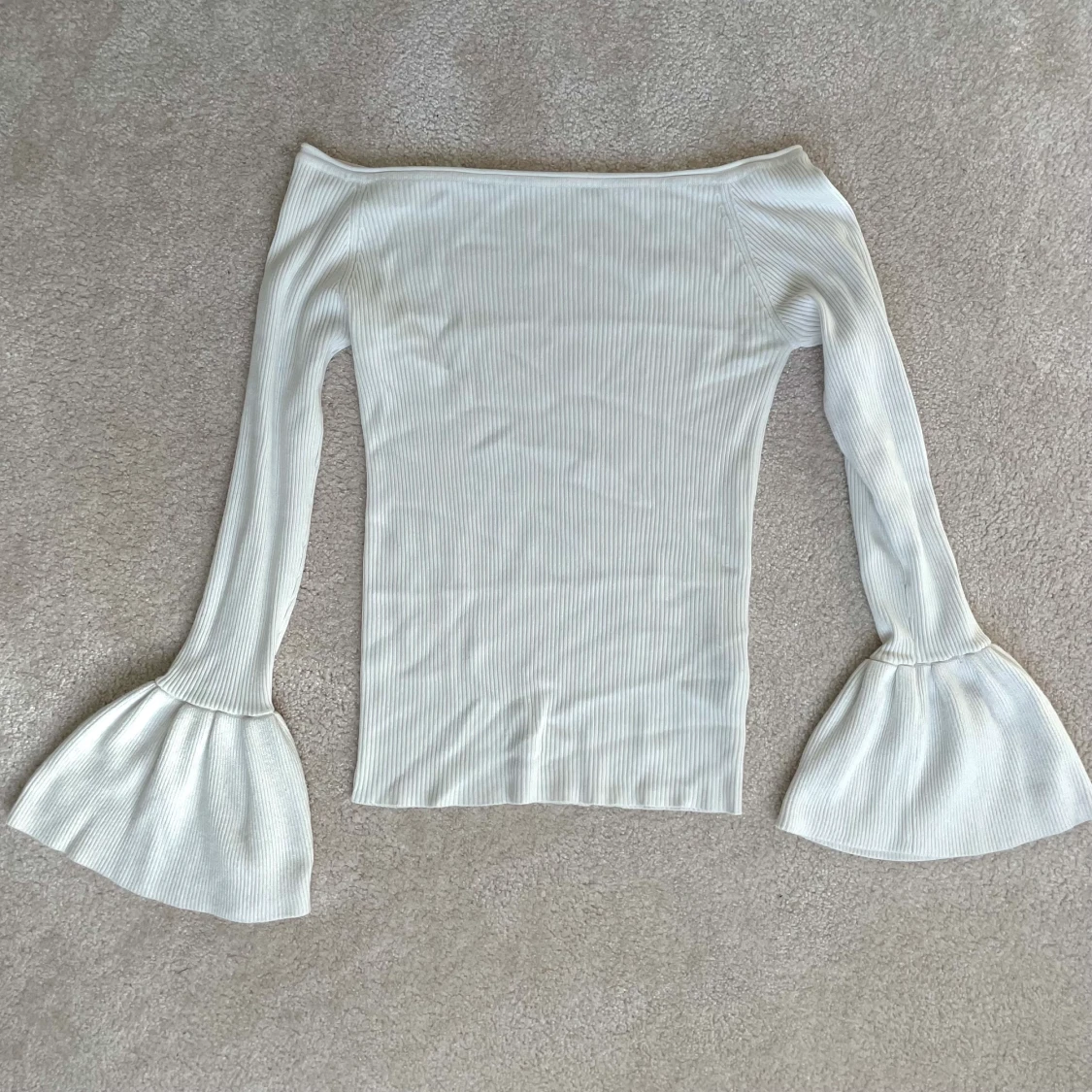 Vit offshoulder tröja