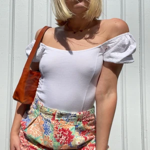 Monki topp  - Helt OANVÄND topp med puffärm från Monki. Strl XS. + frakt 29 kr 💫   Se även mina andra annonser, 3 för 2 på allt! 💫 