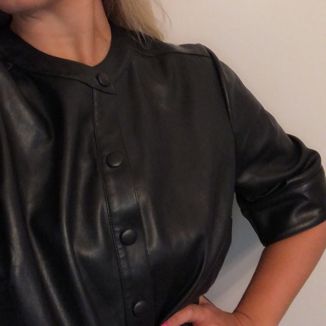 Svart klänning i läder - 90