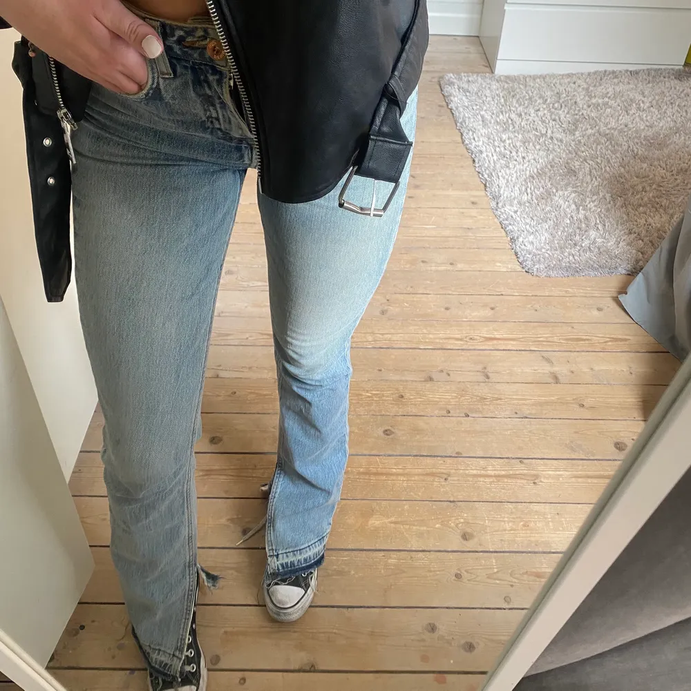 världens snyggaste jeans som sitter helt perfekt!! . Jeans & Byxor.