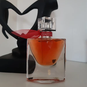 La vie est belle intensment, lancome, edp 30ml - Parfym från lancome, 30ml edp, oanvänd. Luktar jättegott men har för många parfymer💗