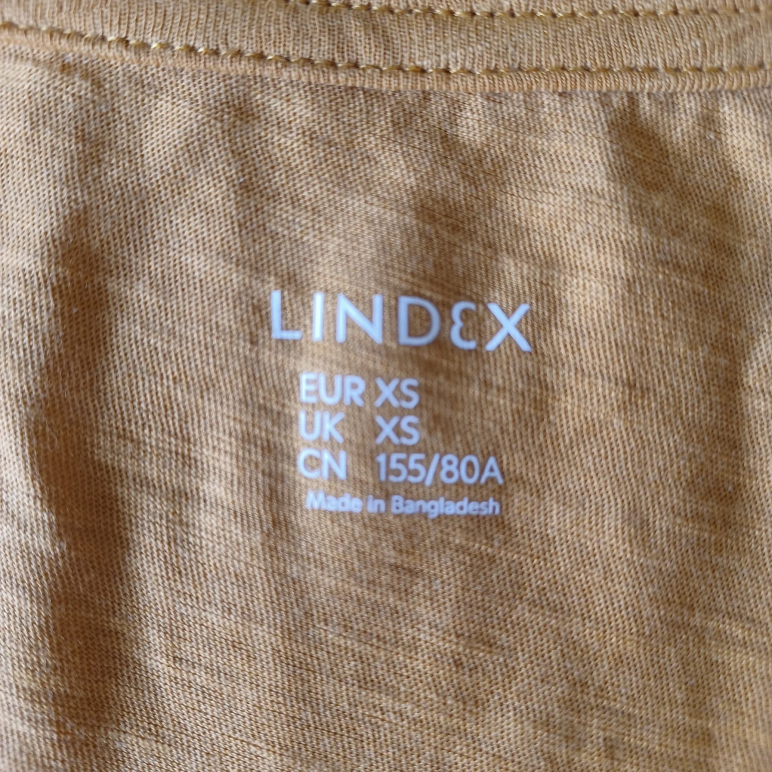 Senapsgul V-ringad t-shirt - 91