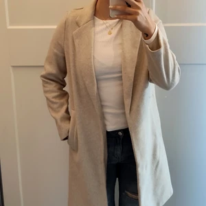 Kappa - Höstkappa från Stradivarius. Sparsamt använd, storlek XS