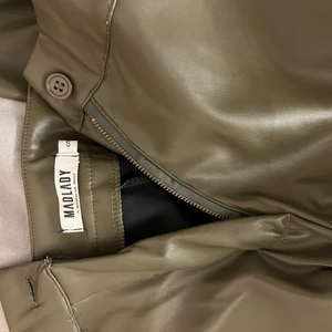 Madlady Skinnbyxor  - Fina Skinnbyxor ifrån Madlady i fint skick, använd några fåtal gånger men inga defekter. 