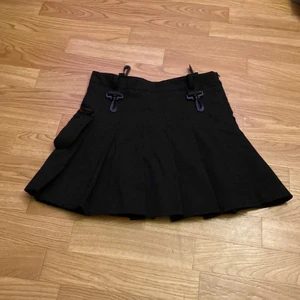 Black cargo skirt - Svart cargo kjol 