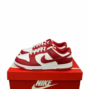 Nike Dunk Low ”USC” - Helt nya   Skicka DM vid frågor eller fler bilder.