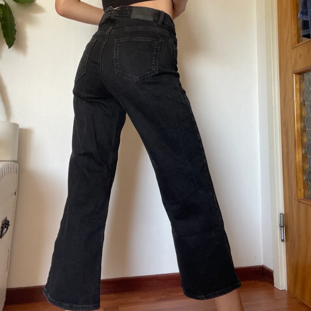 Carin Wester jeans knappt använda i storlek 36. Säljer pga av att de är lite för stora för mig!. Jeans & Byxor.