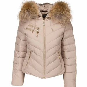 Hollies jacka - Beige hollies jacka använd 1 vinter, storlek S, köpt för 4000 säljer för 1000