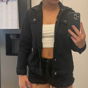 Svart jeansjacka - Aldrig använd
