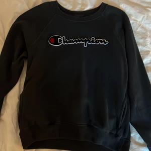 Champion sweatshirt  - Använd fåtal gånger, är i nyskick. 
