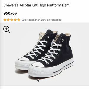 Converse platå - Säljer nu mina svarta höga converse med platå sula då dom ej kommer till användning dom är inköpta i vintras men använd Max 10 gånger 300kr strl 38. Om priset inte passar testa lägg ett bud så kanske jag går med på de då jag vill bli av med dom.