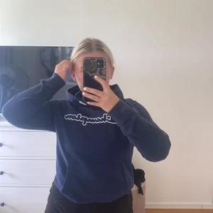 hoodie - säljer blå champion hoodie. jätteskön! köparen står för frakten!💓