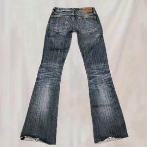 Crocker lågmidjade jeans - Innerbenslängd: 74cm Midjemått: 68cm🌹