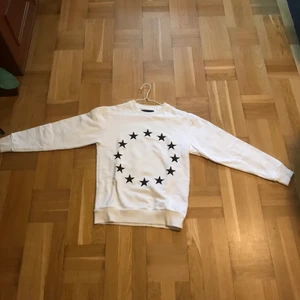 Etudes sweatshirt  - Vit tröja på en fransk märke ”Etudes” Ursprunglig pris: 1500kr