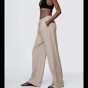 Linnebyxor  - Slutsålda linnebyxor från zara i storlek Xs, perfekt för långa personer!🤍