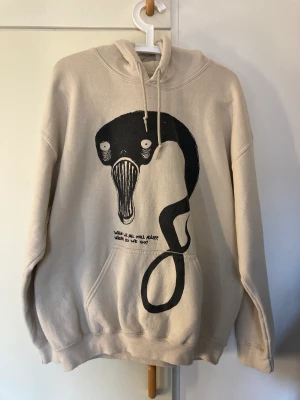 Billie Eilish hoodie - Säljer pga jag ej använder längre. Köpt på billies hemsida för 3 år sen. Bra skick. Skriv gärna vid frågor 🥰