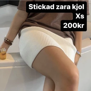 Vit stickad kjol Zara - Vit stickad kjol från Zara, ser helt ny ut.