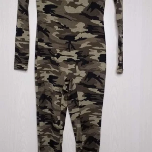 Onepiece  - Onepiece tajt till kroppen lite för lite för mig tyvär. Helt ny aldrig använt 