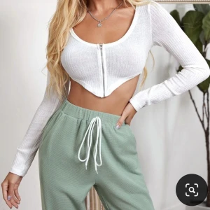 Zipe top - Köpte den för 1 år sen har använt den 3 gånger men har alltid legat i paketet efter användning