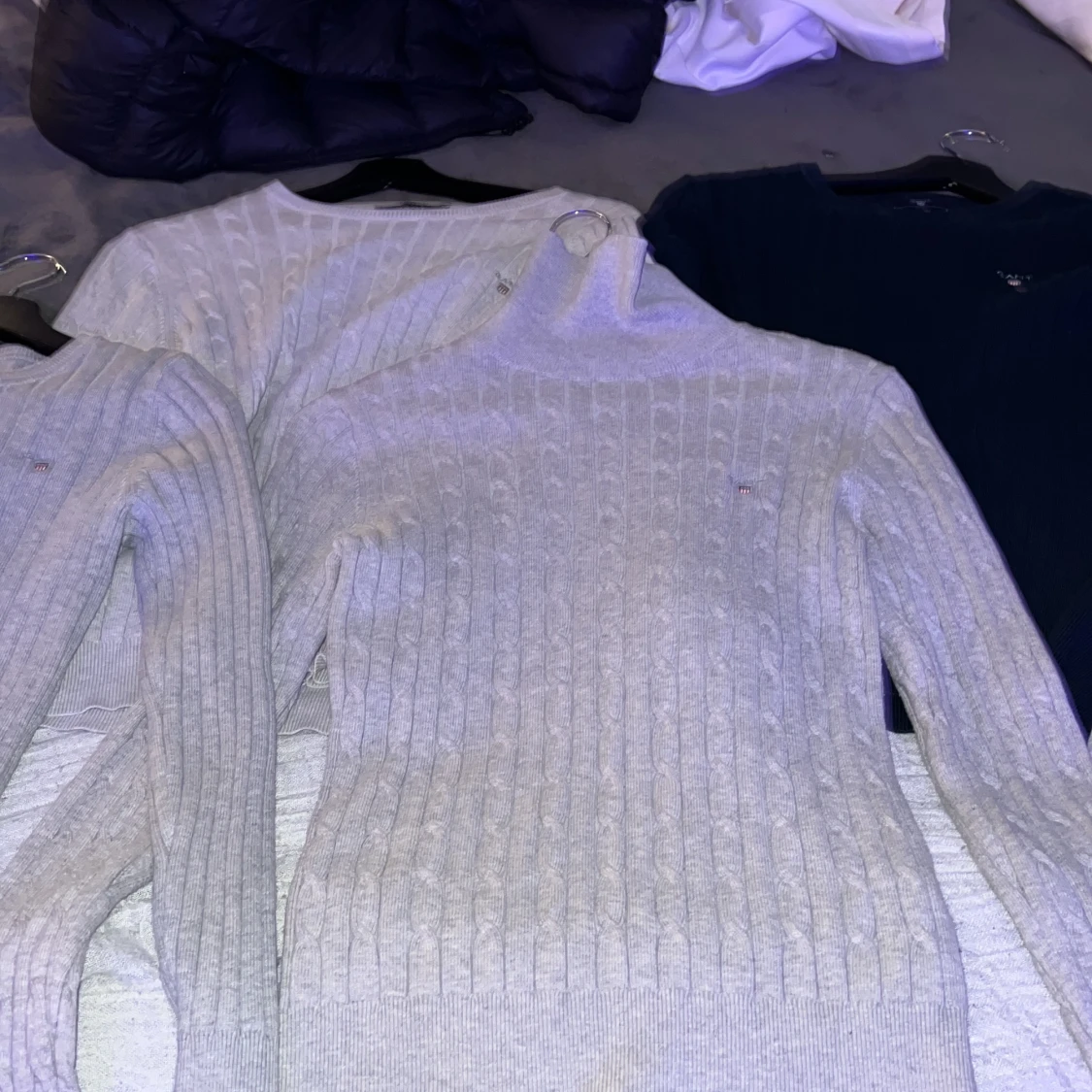 4 Gant Stickade tröjor. - 90