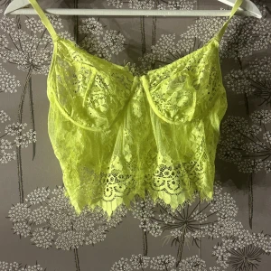 Spetts topp  - Neongul spetts topp  L men mer som M