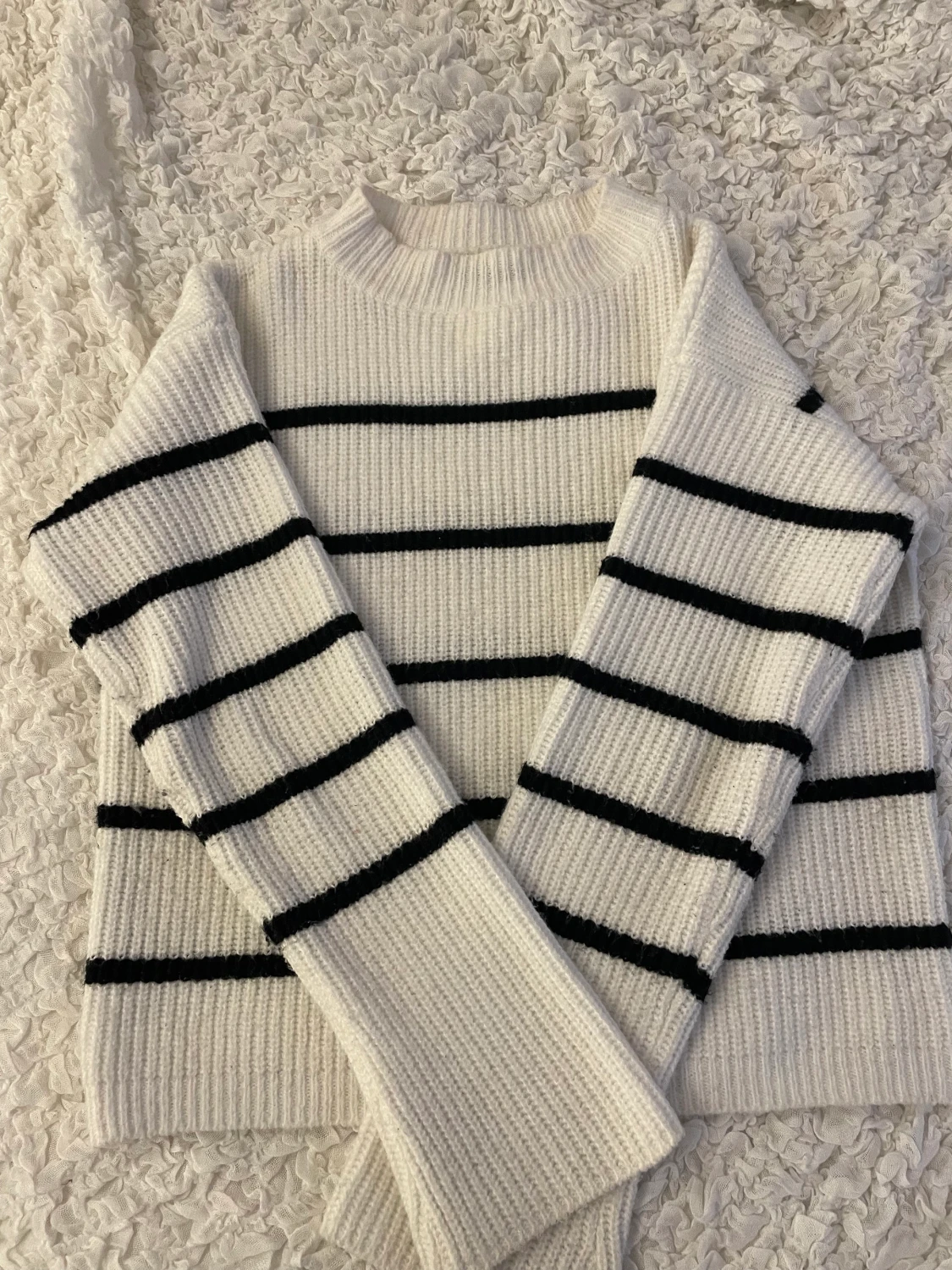 Stickad randig tröja