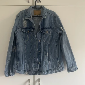 Jeans jacka  - Jeans jacka från lager 157 i storlek M, endast använd en gång