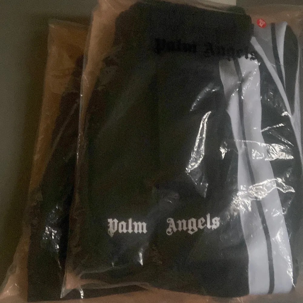 Helt ny Palm angels sett i storlek M byxor och koftan 1:1 kopia oanvända prova för mer bilder . Toppar.