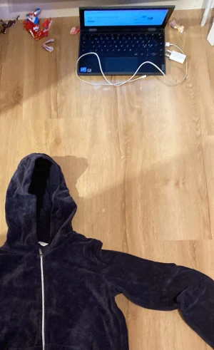 Tröja från Cubus  - Skön och fin tröja från Cubus med luva.