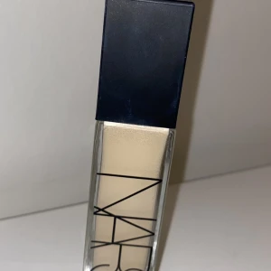 Nars foundation - Köpte på Plick. Använt 2-3 gånger. 