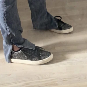 Skor - Säljer dessa skit snygga skor som inte kommer till användning längre. Använd fåtal gånger så i väldigt bra skick