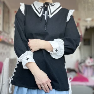 Cosplay topp - Ascool topp som jag antar att man kan använda till cosplay?? Bara provad av mig. Har haft en tidigare ägare men är i helt okej skick! Storlek M, lite hårdare material. Frakt tillkommer. 💗