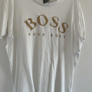 Hugo boss T-shirt  - Storlek m Skick okej 