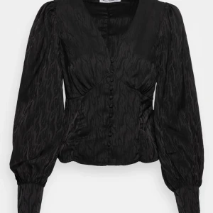 Blus - aldrig använd!! Säljer då det inte än min stil