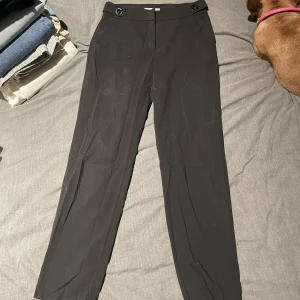 Kostymbyxor - Fina raka kostymbyxor från mango 🤗Storlek 36