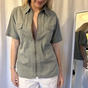 Cargo topp - Jättefin Matilda Djerf inspirerad topp i cargo tyg, skriv för fler bilder💗