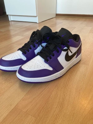 Nike Air Jordan 1 Low Purple Size 40 - Great condition. Only worn twice. Unfortunately no box with :(
