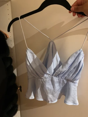 silkes topp - fin somrig topp, till vardags men funkar ändå till finare occasions, aldrig använd 