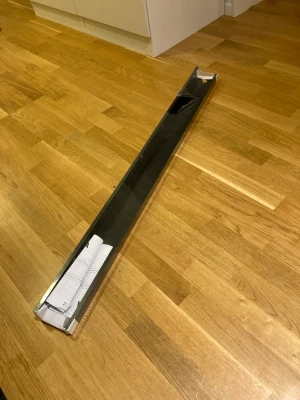 Svart tavellist säljes - Svart tavellist ”Ribba” från IKEA säljes. Oöppnad. 
