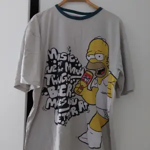 Simpsons t shirt storlek XL aldrig använd, ingen slitnad, PAKETET KAN SKICKAS