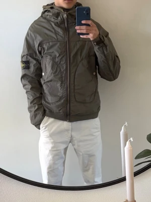 Stone Island jacka - Säljer min äkta stone island jacka i bra skick, skriv gärna vid frågor. Priset är ej hugget i sten! Storlek M