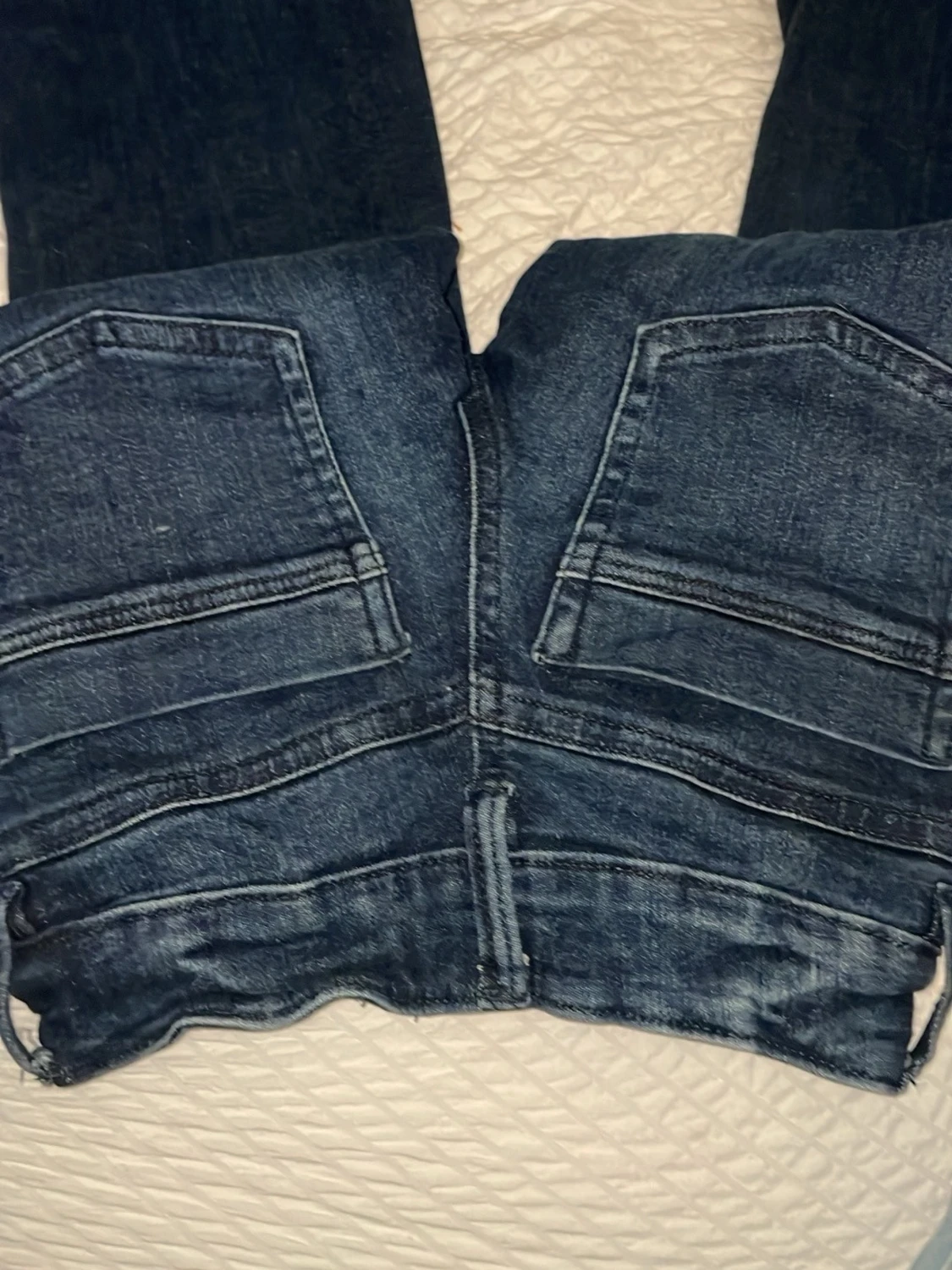 Mörkblå slitna jeans med raka ben - 1