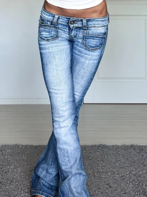 Jeans - Midjemått: 42cm rakt över, innerbenslängd: 80cm 💗