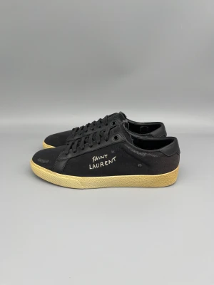 Saint Laurent SL/06 Sneaker | 41.5 - Svarta sneakers i mycket gott skick. Stl 41,5, passar större.