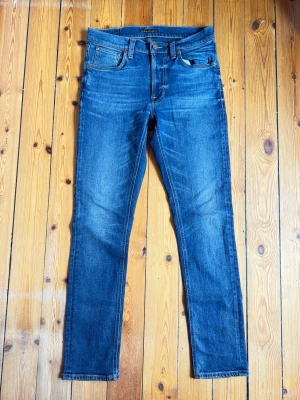 Nudie Jeans Lean Dean - Säljer ett bra schyssta jeans ifrån nudie jeans i modellen Lean Dean. Jeansen är i bra skick.
