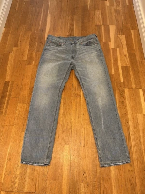 Ljusblå Levis 541 Jeans - HELT NYA, storlek W34/L32, ljusblåa, athletic taper fit.