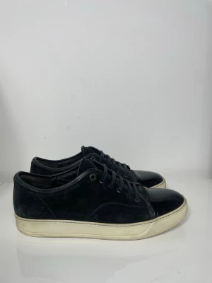 Lanvin Cap Toe  - Säljer dessa Lanvin Cap Toe i uk 10 som motsvarar 44 men som även passar upp mot 45, skriv för fler bilder/frågor🙌🏼