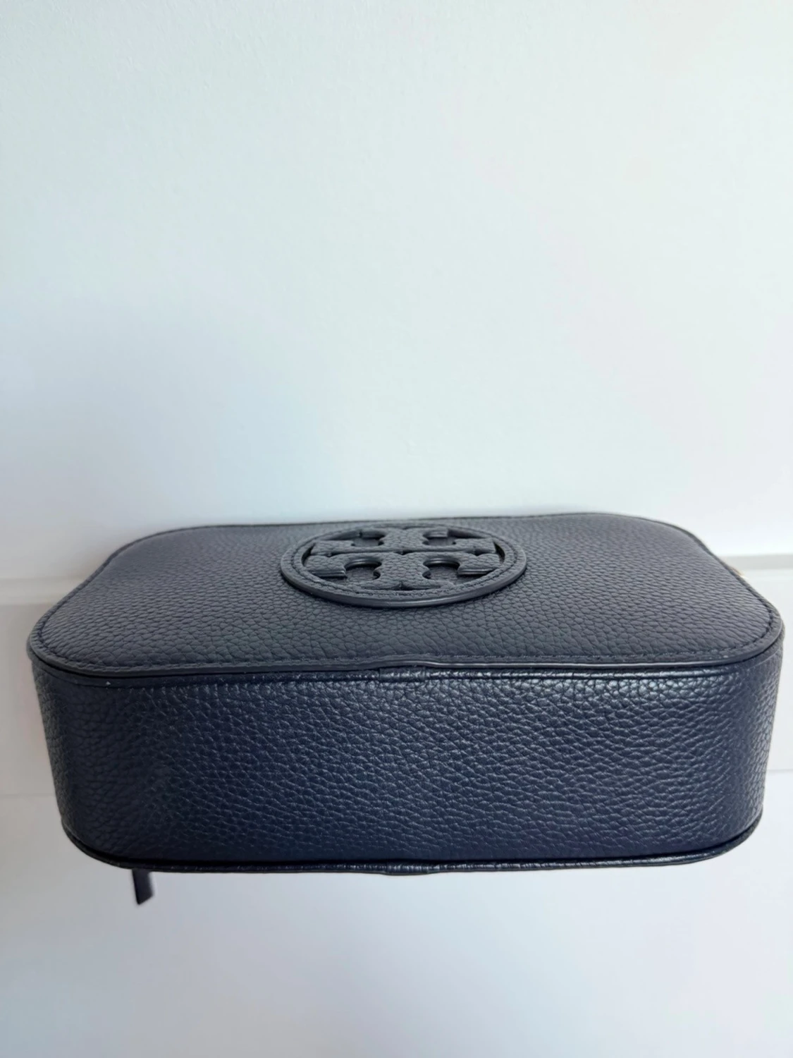 Mörkblå Miller mini crossbody från Tory Burch - 2